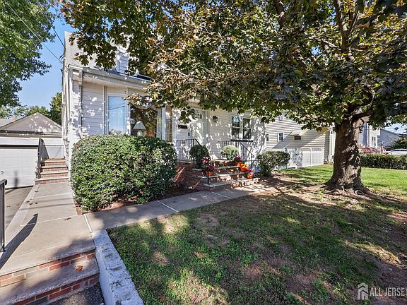 2nd image of 107 Kimball St