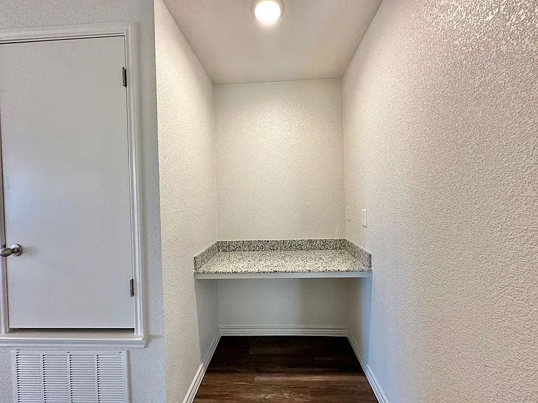 213 Dolphin Dr — Photo 12