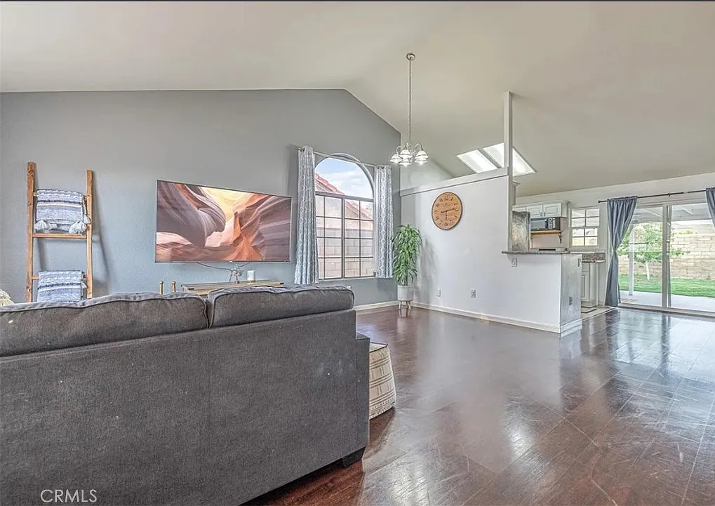 3 bed, 1361 sqft, $3,150 — Photo 4