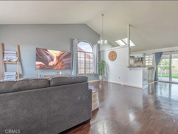 4th image of 37526 Rose St