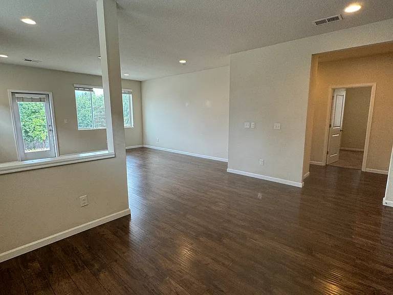 17531 SE Pinnacles St — Photo 8