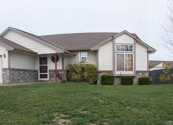 1st image of 404 E Oakwood Dr