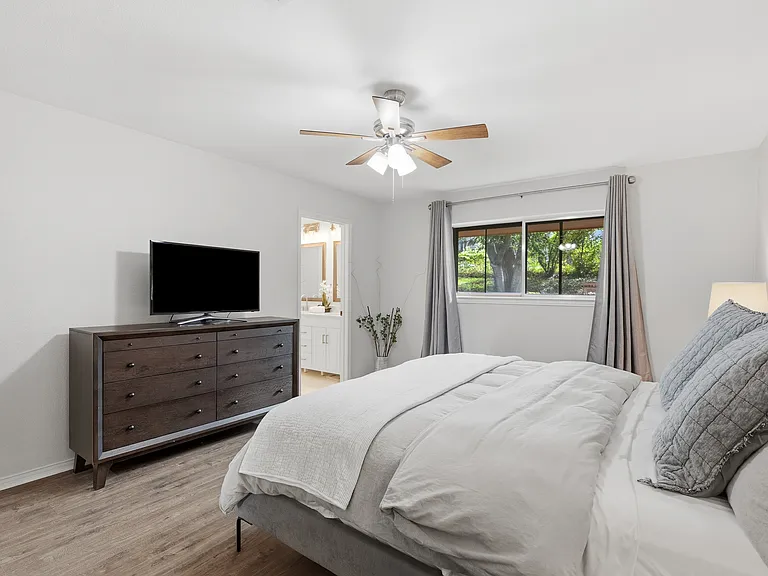 412 E Northgate Dr — Photo 23