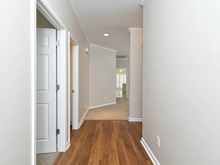 1326 Berwick Dr — Photo 2