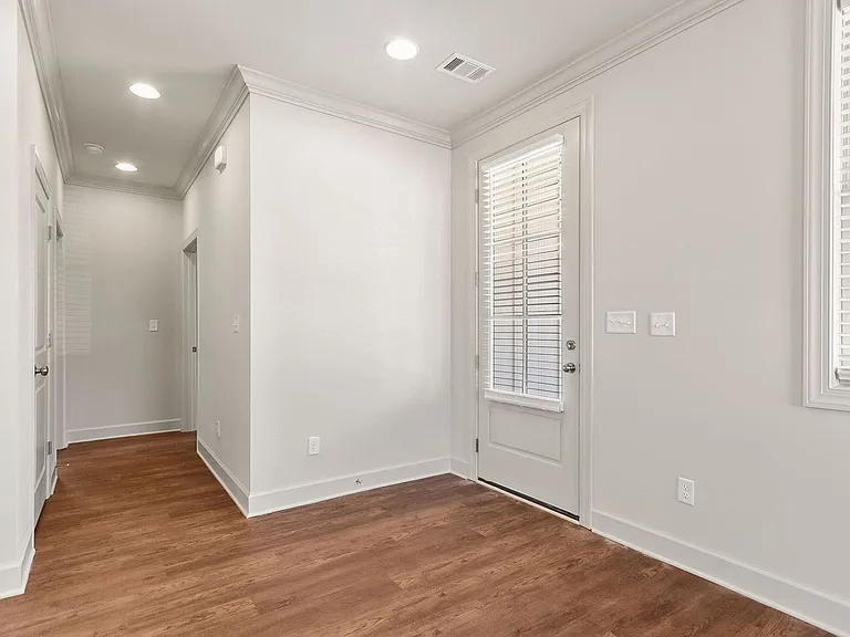 1713 2nd Ave — Photo 1