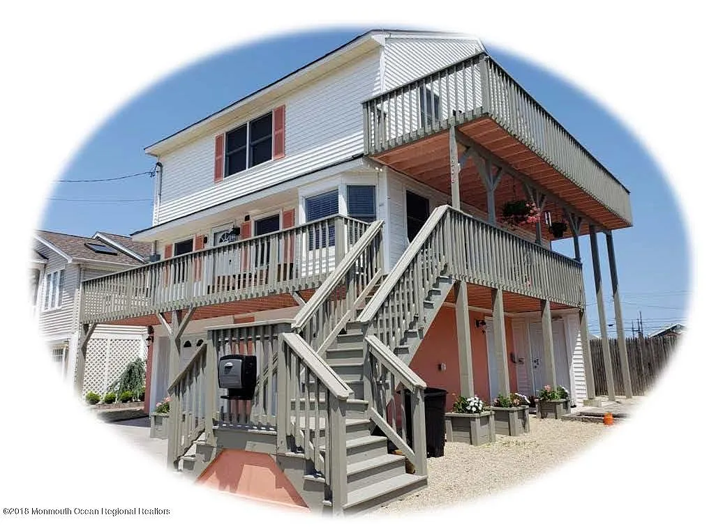 206 Randall Ave photo 1