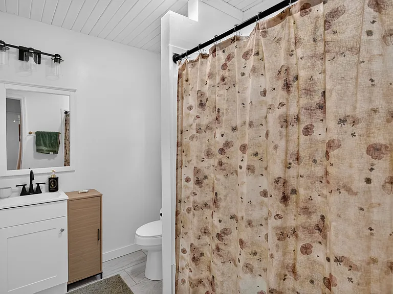 1315 Phyllis Dr — Photo 17