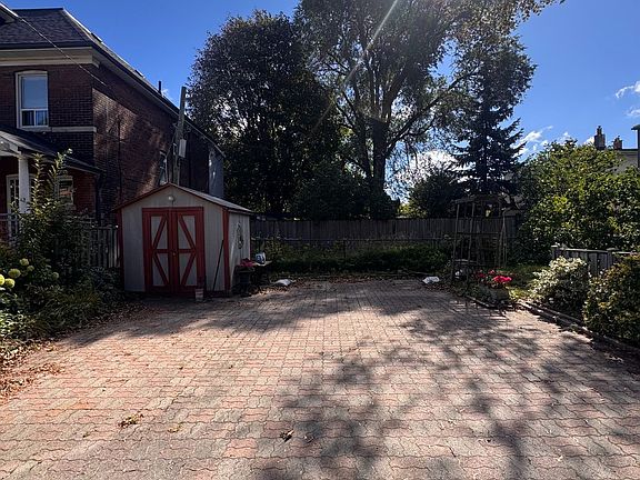 5th image of 133 Hampton Ave