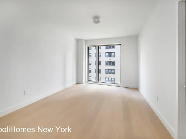 250 East 25th Street image 1 of 14