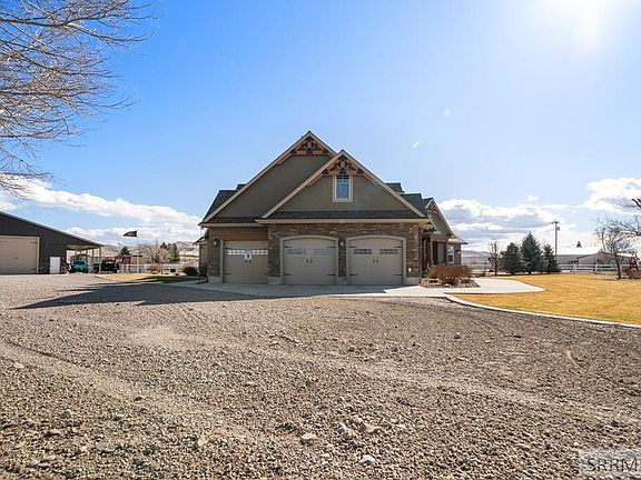 3rd image of 52 S Mission Rd