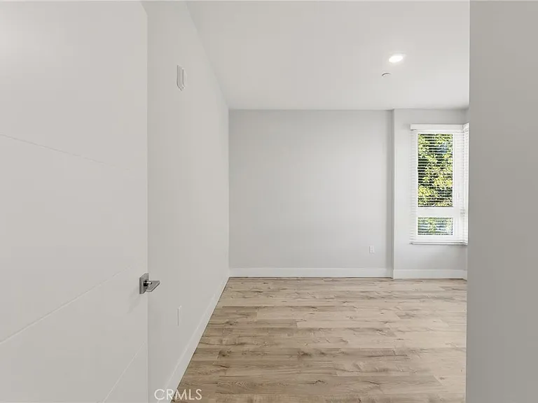 5820 La Mirada Ave #402 — Photo 25