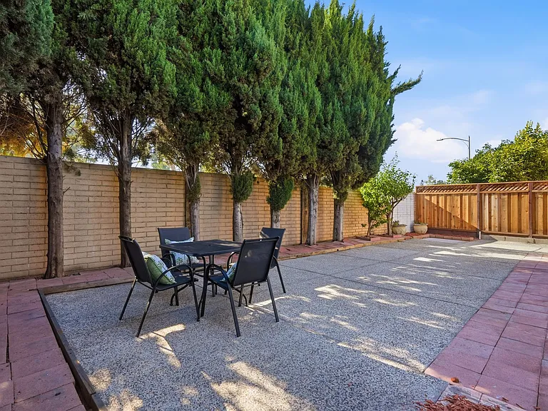 1735 Chesterton Cir — Photo 10