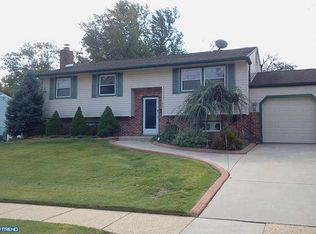 401 Hobart Dr, Laurel Springs, NJ 08021