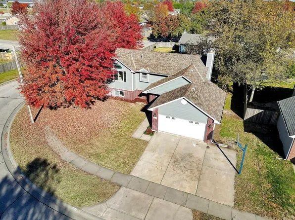 10214 W Prairie Woods St, Wichita, KS 67209
