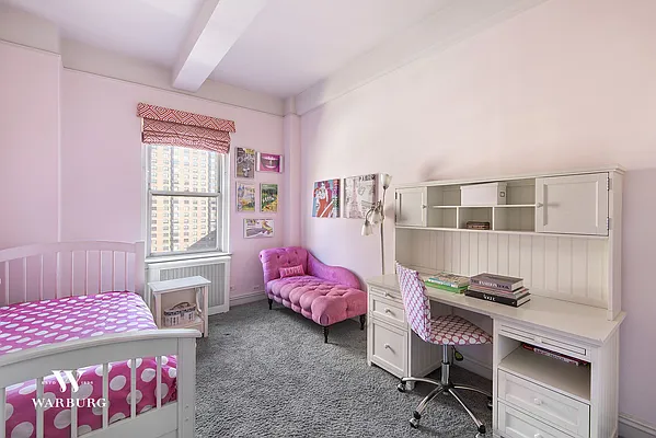 Sold by Warburg | media 6