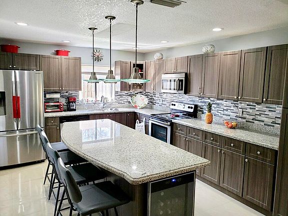 4th image of 7028 NW 49th Ct