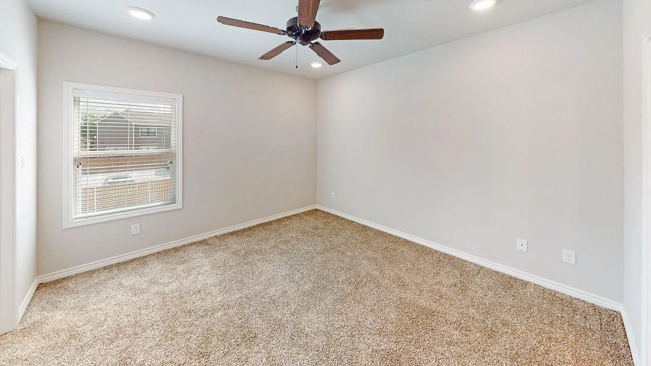4 bed, 4.5 bath, 1951 sqft, $4,595 — Photo 3