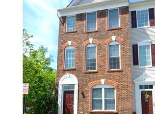 42784 Sykes Ter, Chantilly, VA 20152