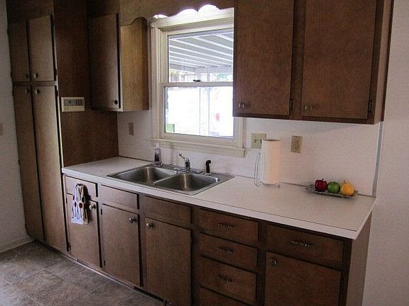 2nd image of 1330 Arbor Dr