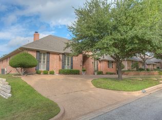 6925 Allen Place Dr, Fort Worth, TX 76116