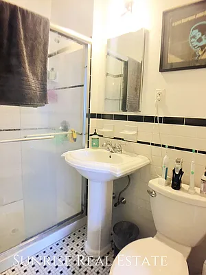 Rented by Sunrise Real Estate | media 9