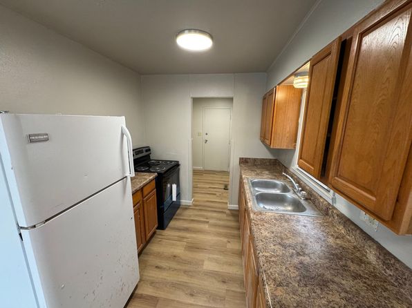 2904 E 24th St N, Wichita, KS 67219