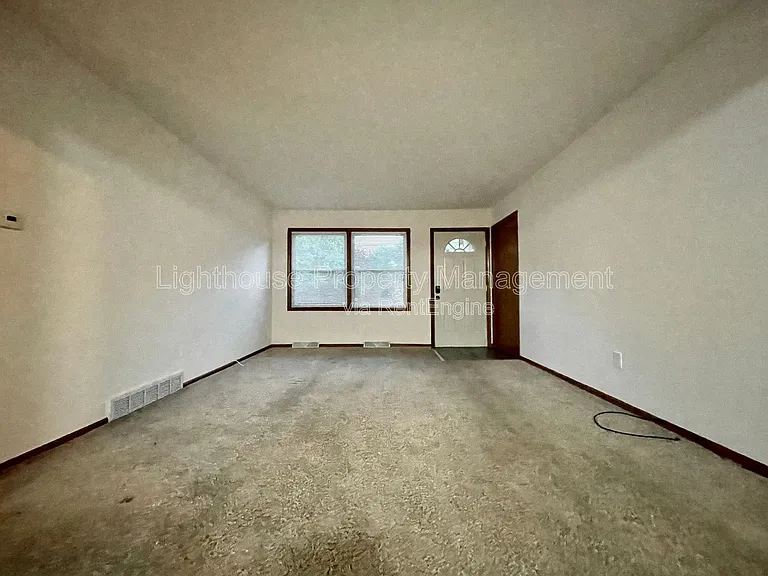 1348 Carriage Hill Dr SE — Photo 6