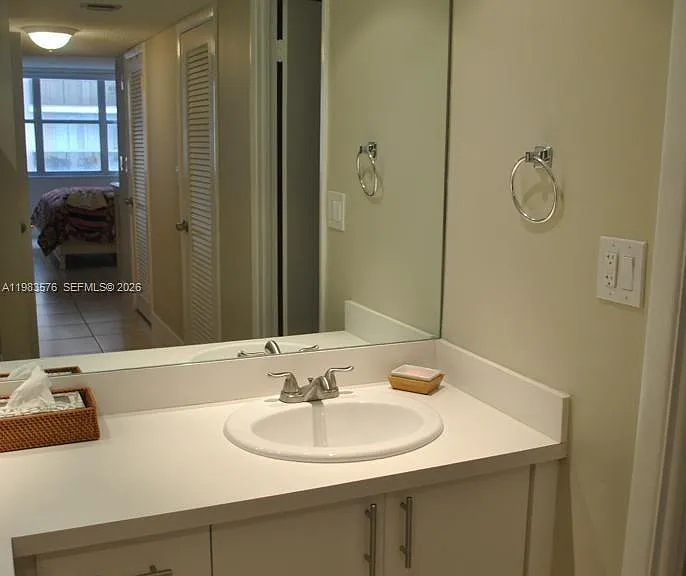 6039 Collins Ave #1006 — Photo 15