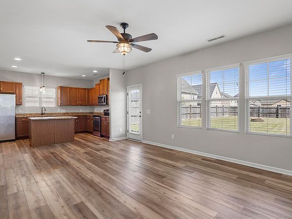 4th image of 430 Bald Cypress Ln