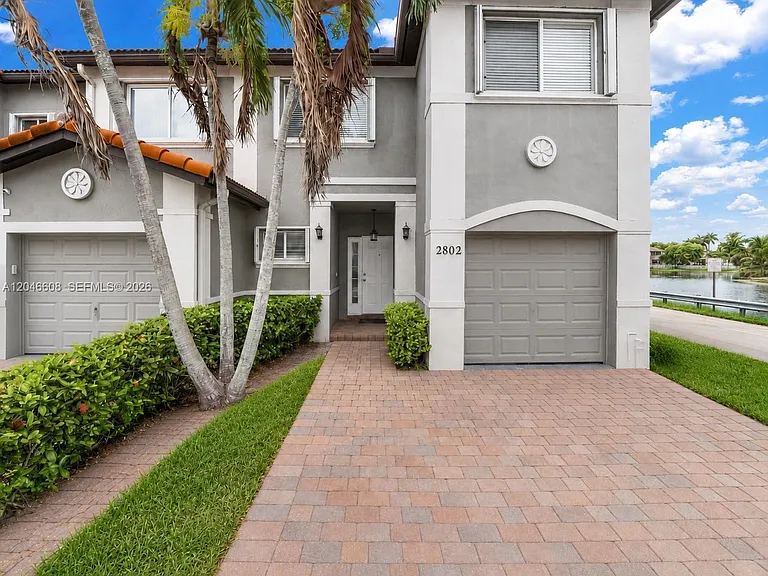 2802 SW 128th Way — Photo 2