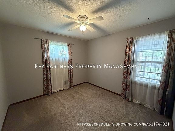 5th image of 821 S Edgemere Dr
