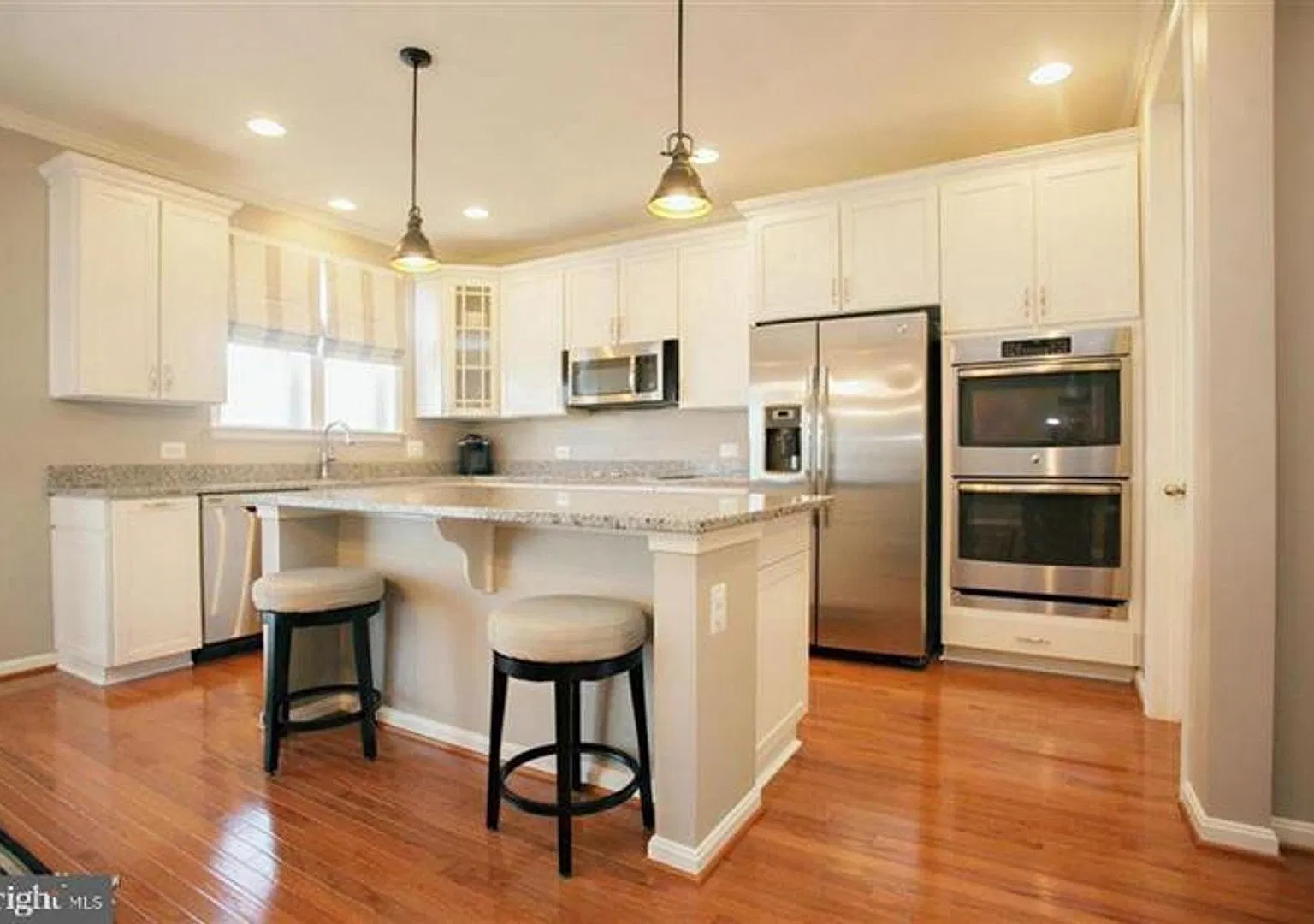 Amazing Townhouse with plenty of natural light — Photo 4