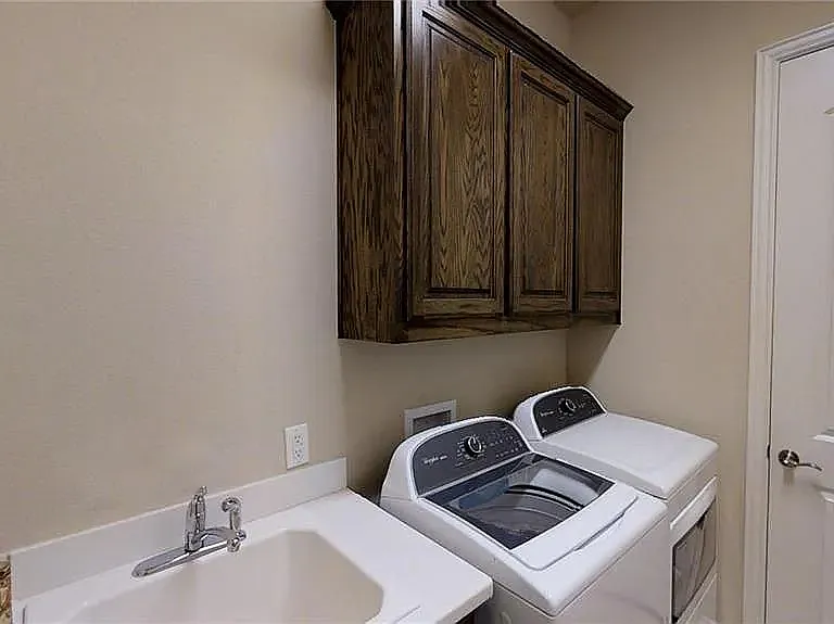 2537 Roseville Dr — Photo 29