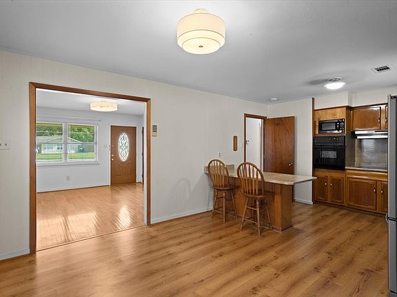 5th image of 202 Hunter Dr