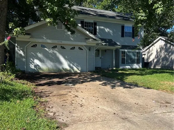 1725 Star Lake Dr, Virginia Beach, VA 23453