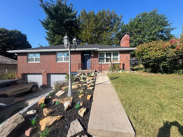 1806 Safari Dr — Photo 1