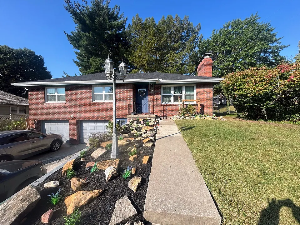 1806 Safari Dr