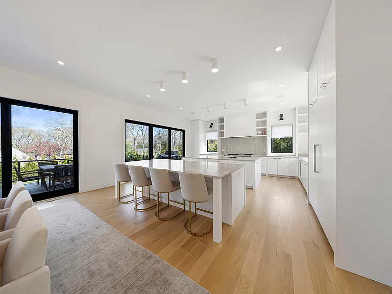 130 Highview Dr — Photo 4