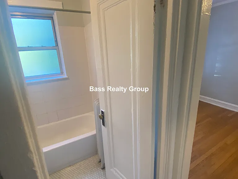 5945 N Greenview Ave #2D — Photo 10