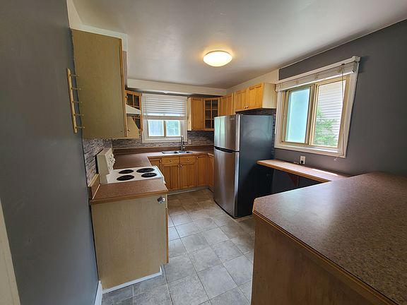 5th image of 669 Victoria St #1