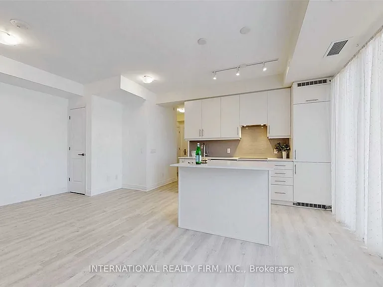 9085 Jane St #516 — Photo 14