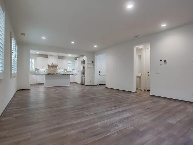 693 Gemstone Dr — Photo 6