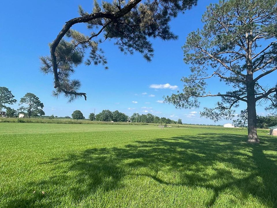 2nd image of Grosse Isle Rd