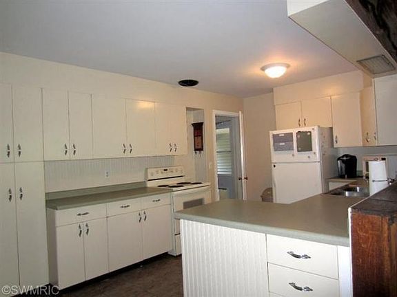 5th image of 64 Garden Ave S