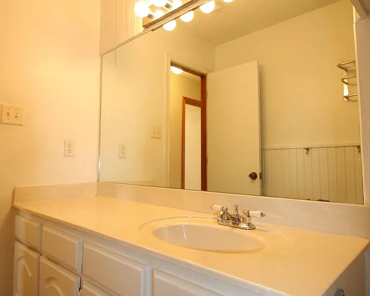 420 Birchwood Ln — Photo 14