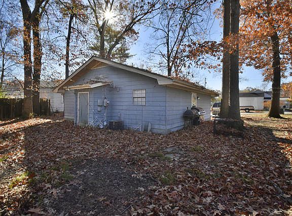 3rd image of 4905 Greenview Dr