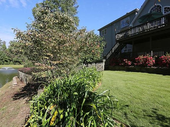 3rd image of 2207 Lasalle Dr