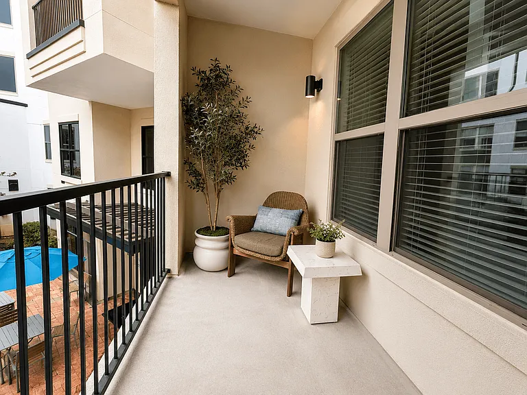 1105 Town Brookhaven Apartments — Photo 11