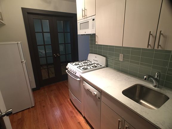 5th image of 102 Saint Marks Pl #1