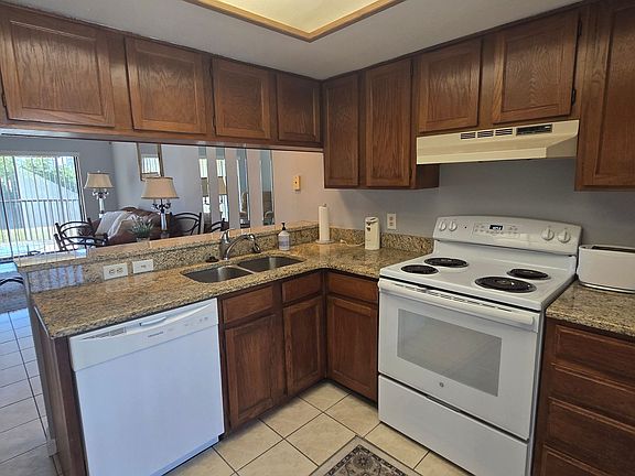 5th image of 260 Woodlake Wynde